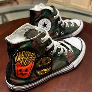 Converse  Camo Patch Sneaker Size 1 Junior High Top Canvas.